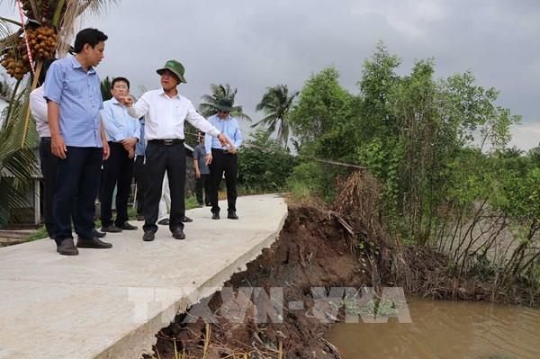 Vĩnh Long khảo sát tình hình sạt lở đê bao