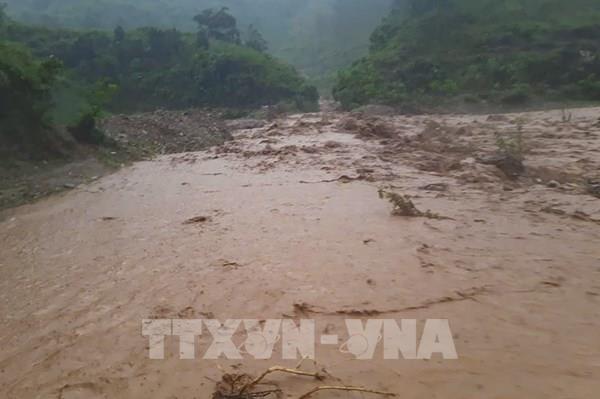 Mưa lớn cục bộ trong đêm - nguy cơ lũ quét, sạt lở đất ở 3 tỉnh vùng núi Bắc Bộ