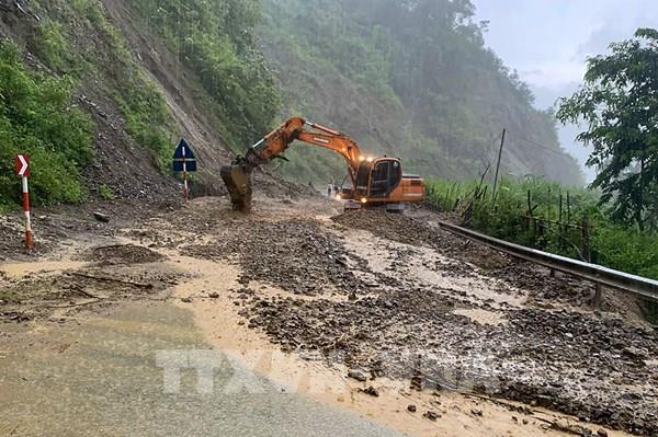 Mưa lớn gây sạt lở nhiều tuyến đường tại Điện Biên​
