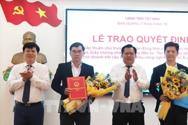Tây Ninh trao quyết định đầu tư Khu công nghiệp Xuyên Á giai đoạn 3