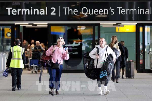 Sân bay Heathrow ở London tiếp tục hủy thêm chuyến bay sau sự cố kiểm soát không lưu