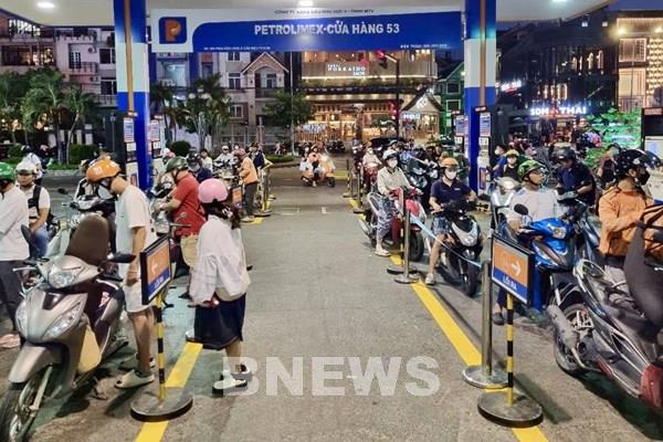 36 cửa hàng Petrolimex tại Thành phố Hồ Chí Minh bắt đầu bán xăng E10