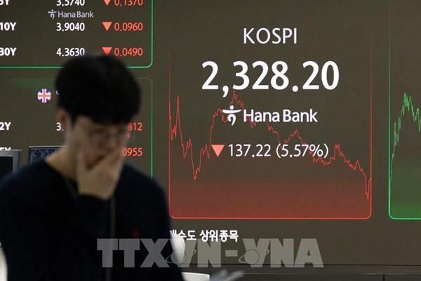 Thị trường chứng khoán Hàn Quốc giảm mạnh sau thỏa thuận thuế quan với Mỹ