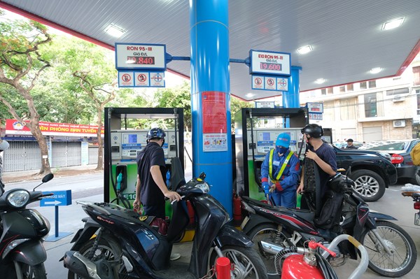 Giá xăng, dầu cùng quay đầu giảm trong phiên điều hành ngày 9/10