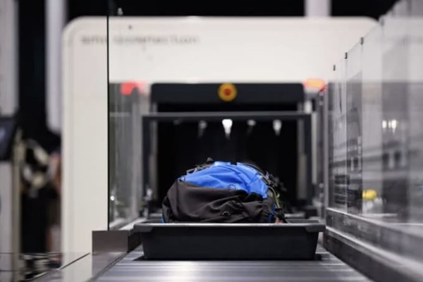 EU cân nhắc nới lỏng quy định mang chất lỏng trong hành lý xách tay máy bay