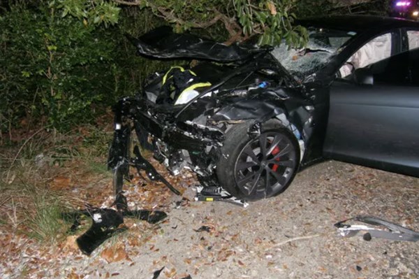 Tesla phải bồi thường 243 triệu USD trong vụ tai nạn tại Florida