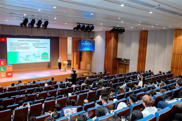 Chia sẻ kinh nghiệm quốc tế về phát triển bền vững và chuyển đổi số