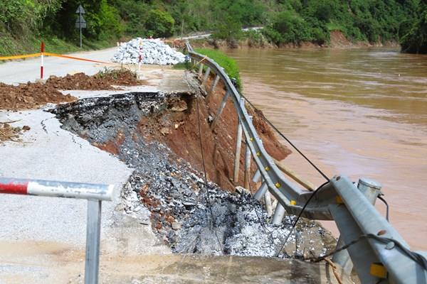 Thủ tướng chỉ đạo tập trung khắc phục hậu quả mưa lũ, lũ quét, sạt lở đất tại 3 tỉnh