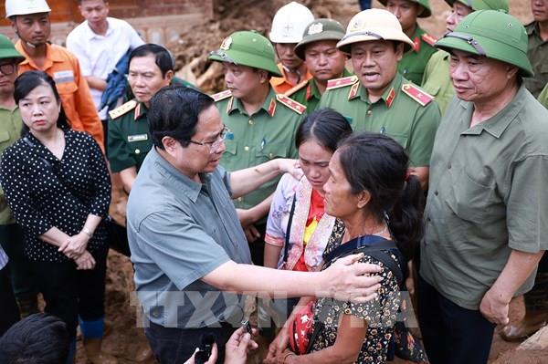 Thủ tướng Phạm Minh Chính thăm hỏi người dân và chỉ đạo khắc phục hậu quả mưa lũ tại Điện Biên