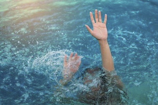 Đi câu cá, cháu bé 10 tuổi đuối nước tử vong