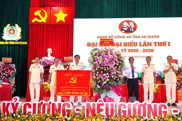 Công an An Giang dẫn đầu chuyển đổi số vì dân