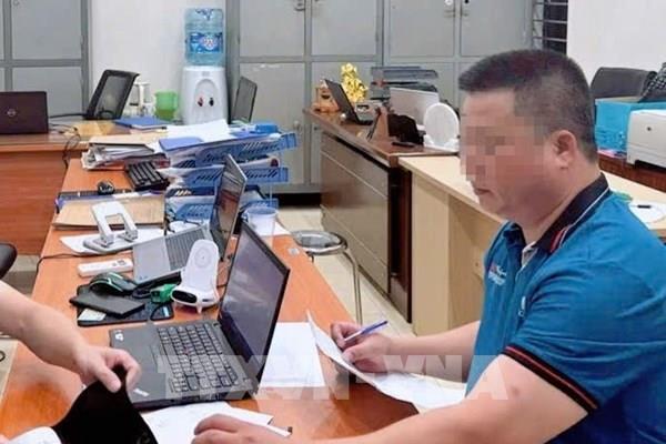 Tạm giữ hình sự tài xế xe con rút chìa khóa xe khách trên đường Vành đai 3