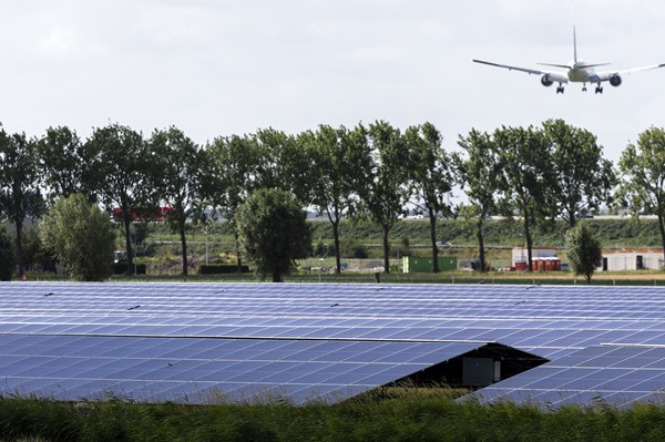 Cánh đồng điện Mặt Trời - mối nguy tiềm ẩn với ngành hàng không