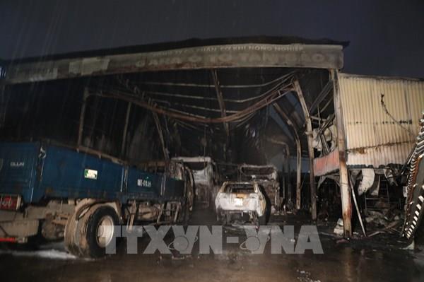 Bắc Ninh: Hoả hoạn tại gara thiêu rụi 6 ô tô