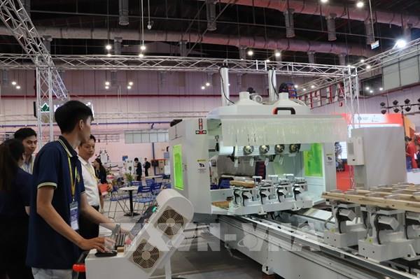 Khai mạc Hội chợ máy và nguyên liệu gỗ quốc tế BIFA WOOD Việt Nam 2025
