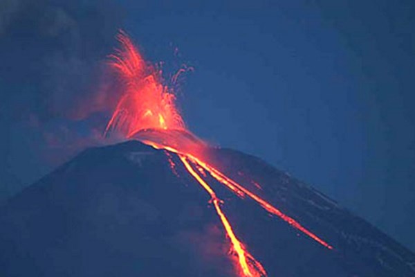 Đập nước gần núi lửa Klyuchevskoy bị phá hủy