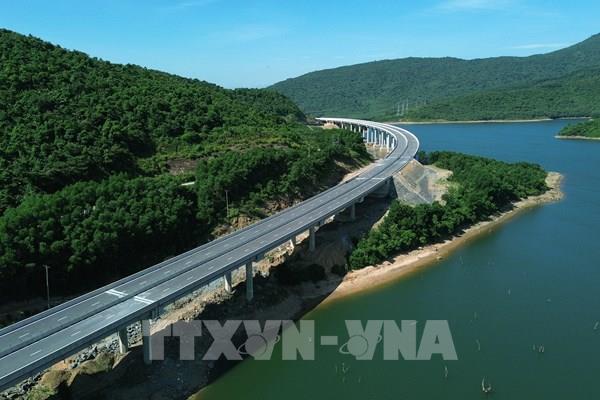 Cận cảnh Dự án cao tốc Vũng Áng - Bùng chuẩn bị thông tuyến