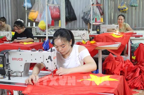 80 năm Quốc khánh: Nhộn nhịp những xưởng may cờ Tổ quốc 