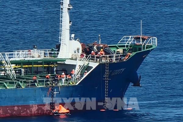 Giải cứu 20 thuyền viên trên tàu GT Unity bị cháy trên biển