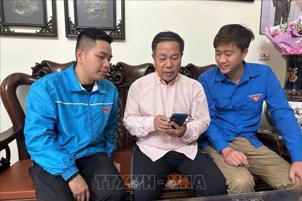 Hỗ trợ phổ cập tri thức cơ bản về chuyển đổi số cho người dân