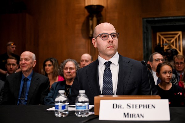 Tổng thống Mỹ D. Trump đề cử cố vấn kinh tế Stephen Miran tạm lấp “ghế” trống tại Fed