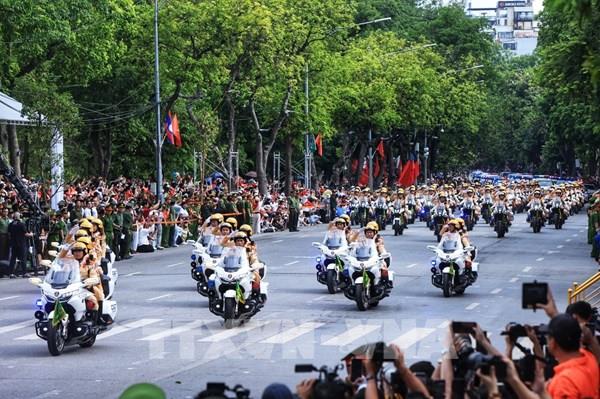 Hình ảnh diễu binh, diễu hành chào mừng Ngày hội vì Thủ đô bình yên