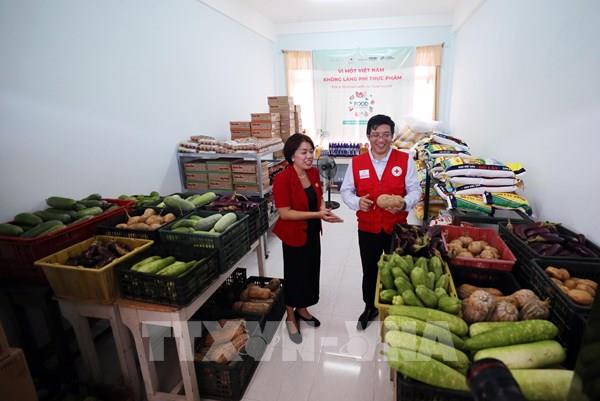 Ra mắt Ngân hàng Thực phẩm cho người yếu thế