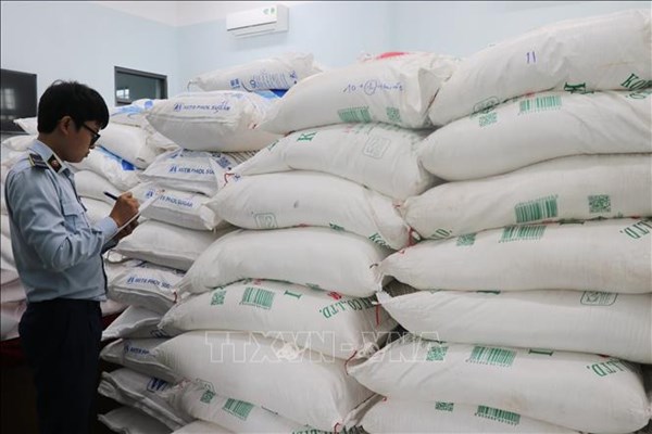 Bắt xe tải chở hơn 35 tấn đường không rõ nguồn gốc