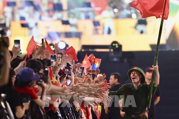 Hơn 50.000 người tới xem Chương trình “Tổ quốc trong tim” tại sân vận động Quốc gia Mỹ Đình