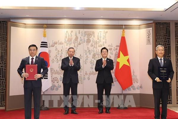 Tổng Bí thư Tô Lâm chứng kiến Lễ trao các văn kiện hợp tác Việt Nam – Hàn Quốc