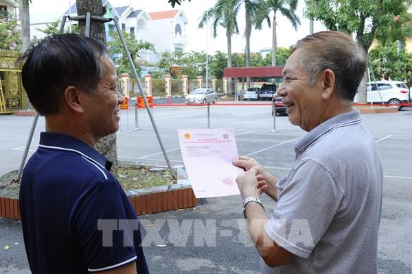 Xã đầu tiên của Hưng Yên cấp Giấy chứng nhận quyền sử dụng đất cho người dân