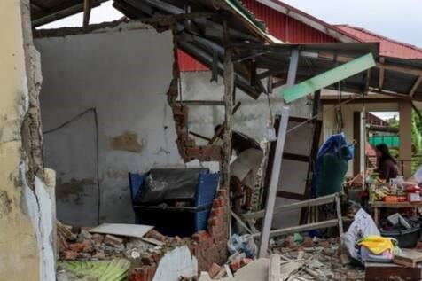 Miền Đông Indonesia rung chuyển vì động đất 