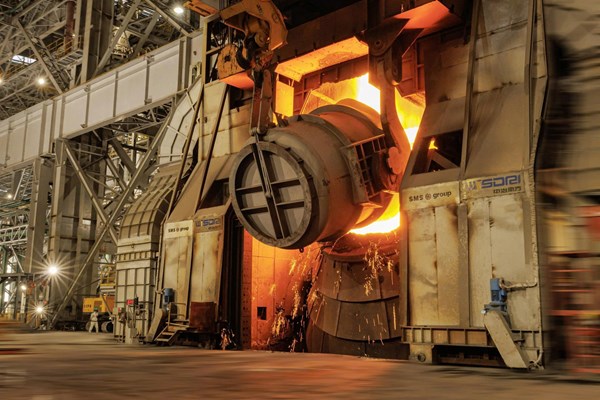 Hòa Phát vận hành lò thổi oxy luyện thép số 2