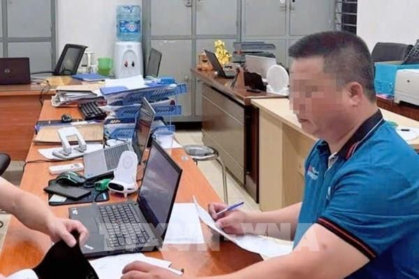 Khởi tố tài xế xe con rút chìa khóa xe khách trên đường Vành đai 3