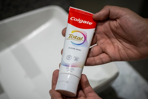 Kem đánh răng Colgate bị đình chỉ lưu hành do nguy cơ sức khỏe