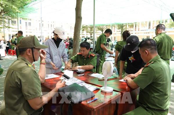 Tiếp nhận 353 công dân Việt Nam do phía Campuchia trao trả