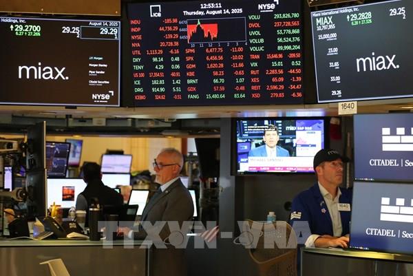 Dòng tiền quay lại với chứng khoán toàn cầu nhờ lạm phát Mỹ "hạ nhiệt"