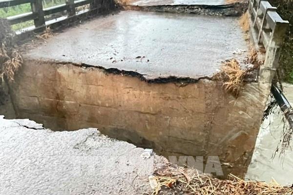 Đồng Nai: Sập mố cầu dân sinh, giao thông bị chia cắt