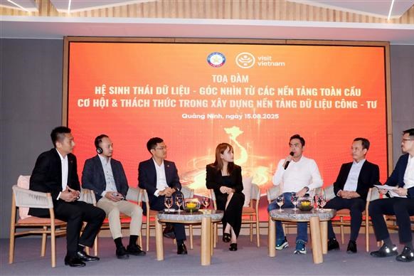 Xây dựng nền tảng số tra cứu thông tin và đặt dịch vụ du lịch Việt Nam