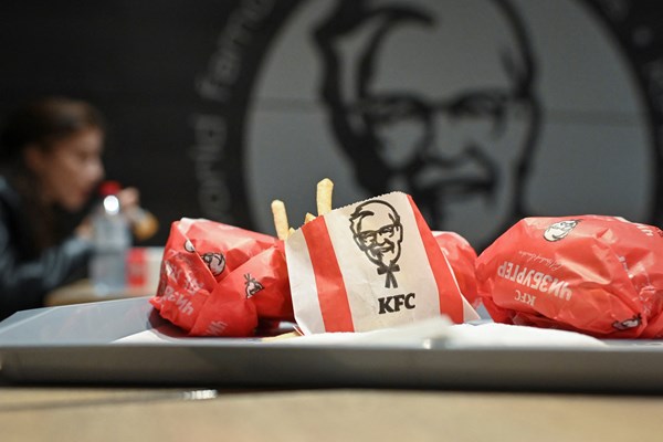 Cuộc chiến gà rán- KFC tìm cách hồi sinh thương hiệu