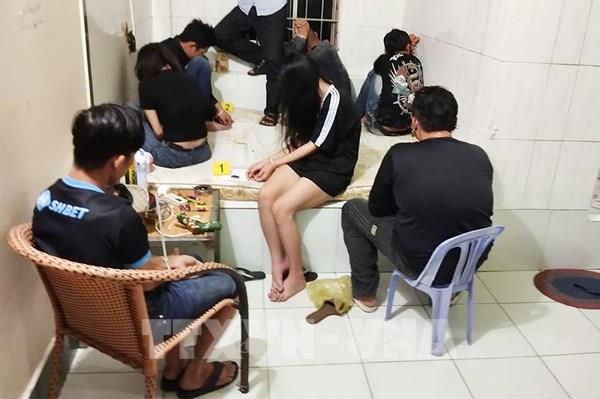 Bắt quả tang 11 đối tượng sử dụng trái phép chất ma túy trong phòng trọ