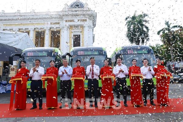 VinBus khai trương tuyến buýt điện miễn phí E11 phục vụ người dân Hà Nội dịp Quốc khánh 