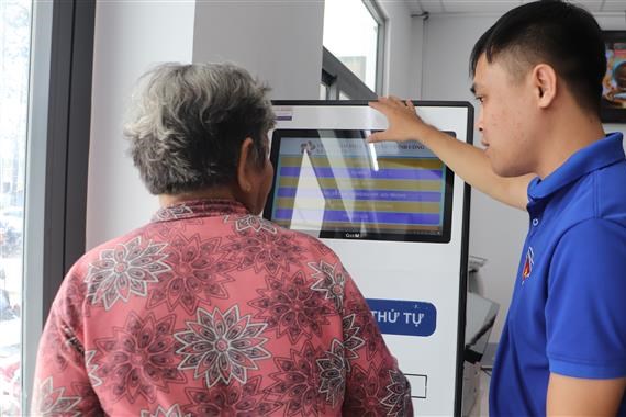 Chính quyền địa phương 2 cấp: Đội hình "Bình dân học vụ số" phát huy vai trò xung kích