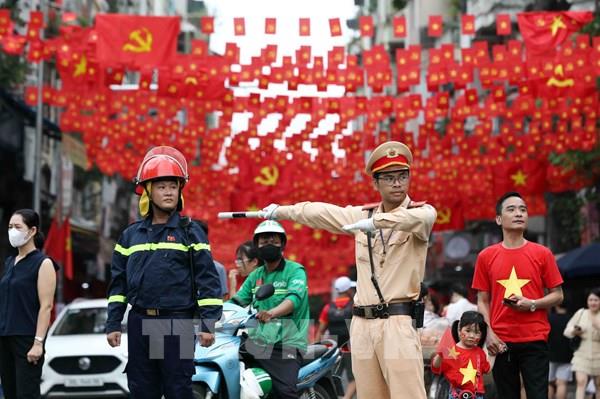 Ngày đầu phân luồng phục vụ tổng hợp luyện, người dân di chuyển thuận lợi