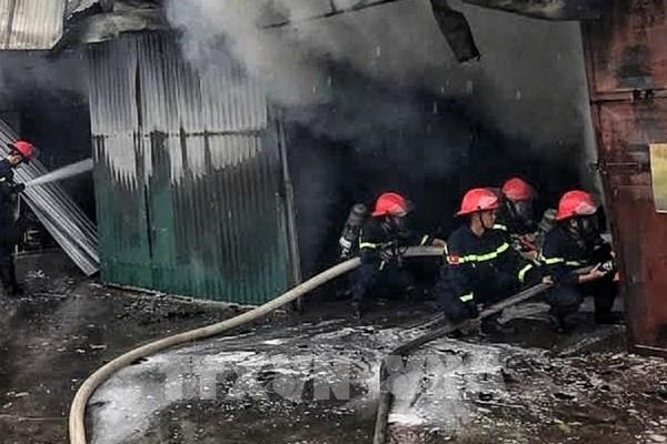 Bắc Ninh: Cháy nhà xưởng ván gỗ ép rộng 200 m2