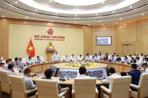 Gỡ rào cản cho cơ chế mua bán điện trực tiếp và lĩnh vực năng lượng tái tạo