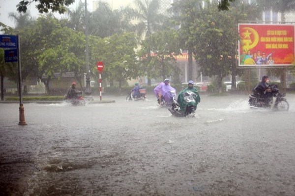Bắc Bộ và Thanh Hóa tiếp tục có mưa to; cảnh báo ngập úng ở Hà Nội