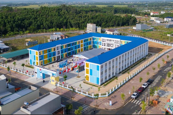 Hòa Phát bàn giao ngôi trường trị giá 42 tỷ đồng cho tỉnh Quảng Ngãi