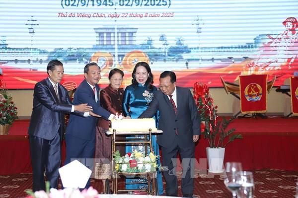 Thắm tình hữu nghị đặc biệt Việt - Lào