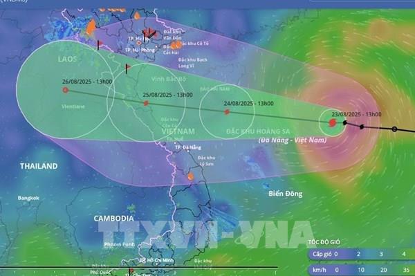Tin mới nhất về bão số 5: Bão vẫn đang tiếp tục mạnh lên